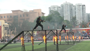 Video: Cảnh sát cơ động diễn tập tấn công khủng bố