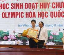Hải Phòng thưởng 500 triệu đồng cho nam sinh đoạt Huy chương vàng Olympic hóa