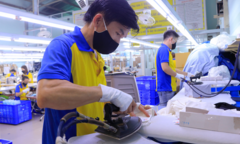 Dệt may, da giày chật vật 'gồng mình' trước đợt dịch COVID-19 mới