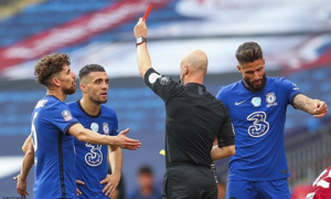 Cổ động viên: Trọng tài giúp Arsenal vô địch FA Cup