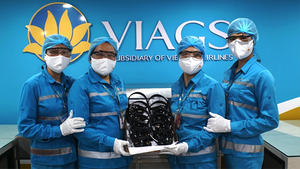 Vietnam Airlines: Hãng hàng không đầu tiên khử khuẩn tai nghe bằng tia cực tím