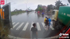Hai tài xế cầm tuýp sắt đuổi đánh nhau sau va chạm giao thông