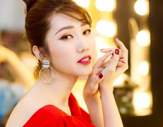 Thúy Ngân bị người yêu đầu đập vỡ 5 điện thoại, chở vào nghĩa địa đe dọa