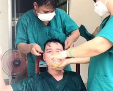 Thương trào nước mắt hình ảnh y bác sĩ Đà Nẵng kiệt sức giữa tâm dịch COVID-19