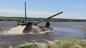 Xe tăng T-72B3 của Nga vượt sông sâu 5 mét như tàu ngầm