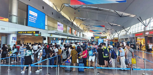 Gần 1.700 du khách mắc kẹt tại Đà Nẵng đăng ký rời thành phố