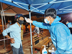 Những câu chuyện lay động lòng người giữa tâm dịch Đà Nẵng