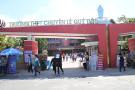 Quảng Trị thay 236 giám thị và cán bộ phục vụ thi vì liên quan 2 ca COVID-19