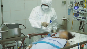 Video: Theo chân bác sĩ vào Khoa cấp cứu BN COVID-19 tại BV Phổi Đà Nẵng