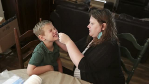 Thống kê gần 100.000 trẻ em Mỹ mắc COVID-19 trong 2 tuần gây hiểu nhầm?