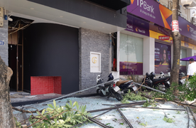 Nổ như bom cạnh ngân hàng trên phố Hà Nội, nhiều người hoảng loạn