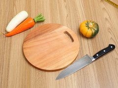 Rất ít người biết vì sao trên chiếc thớt luôn có lỗ khuyết khá lớn