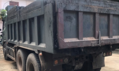 Tài xế chở quá tải, tông CSGT bị thương rồi bỏ chạy