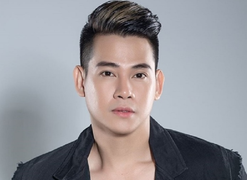 Ca sĩ Phùng Ngọc Huy bán đồ ăn online mưu sinh ở Mỹ