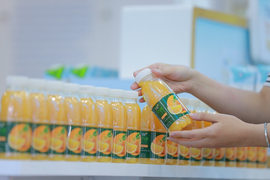 Tập đoàn TH tặng 75.000 sản phẩm sữa tươi sạch và nước trái cây đến miền Trung