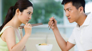 Chê bố mẹ tôi không biết dạy con, chồng dọa ngừng ở rể