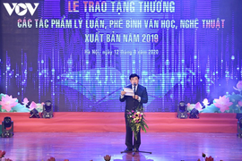 Trao tặng thưởng 15 tác phẩm lý luận, phê bình Văn học Nghệ thuật