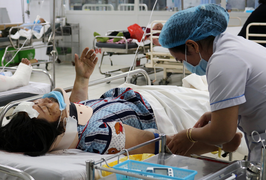 Nạn nhân vụ ô tô Camry tông hàng loạt xe máy ở TP.HCM: 'Mọi người bị hất văng'