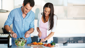 Giãn cách xã hội đem lại 6 lợi ích bất ngờ cho các đôi yêu nhau