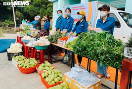 ‘Phiên chợ 0 đồng’ lưu động ấm tình người giữa mùa dịch COVID-19
