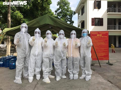 Bác sĩ về hưu, sinh viên chống ‘giặc COVID’: Quê hương gọi, chúng tôi lên đường