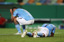 Thua sốc Lyon, Man City mất vé bán kết Champions League 