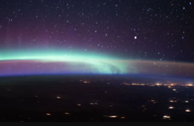 Ngoạn mục bức ảnh tụ hội 2 hiện tượng vũ trụ kỳ thú