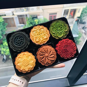 Chợ mạng rầm rộ rao bán bánh Trung thu độc lạ