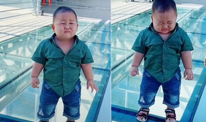 Clip 'giải cứu' bé trai òa khóc trên lối đi bằng kính hút 18 triệu người xem