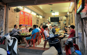 Hà Nội đình chỉ hàng quán không thực hiện giãn cách phòng COVID-19