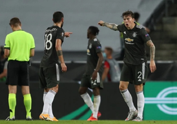 Trách đồng đội phòng ngự kém, Bruno bị Lindelof mắng thẳng mặt