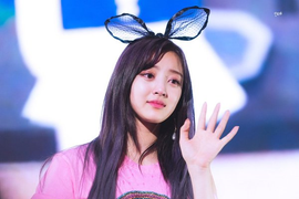 5 thần tượng Kpop 'dành cả tuổi thanh xuân' làm thực tập sinh