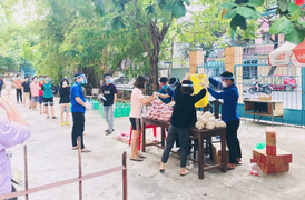 Gần 6.500 sinh viên mắc kẹt ở Đà Nẵng sẽ được xét nghiệm trước khi về quê