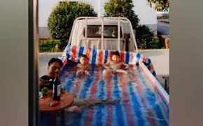 Dân mạng 'like' kịch liệt ông bố chiều con, biến xe tải thành bể bơi