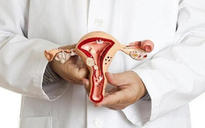 Cô gái 27 tuổi mọc 121 khối u ở tử cung 