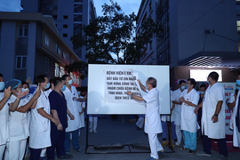 Bệnh viện E dỡ bỏ phong tỏa, tiếp tục đón bệnh nhân