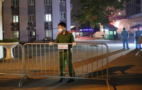 Gần 100 nhân viên y tế Bệnh viện E tiếp xúc với ca COVID-19 ở Hà Nội