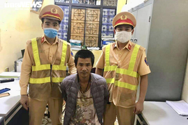 CSGT dùng xe đặc chủng truy bắt kẻ trộm ô tô ở Hà Nội trong đêm