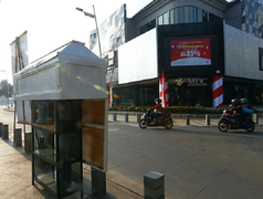 Bản tin COVID-19 ngày 20/8: Indonesia dựng quan tài giả bên đường nhắc nhở dân