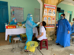 Hơn 1.600 người là F1, F2 của thầy giáo mắc COVID-19 âm tính SARS-CoV-2