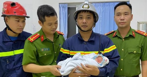Bị nói 'tranh công' cứu cháu bé sơ sinh ở khe tường: Công an trần tình thế nào?