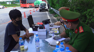 Tài xế dương tính với ma túy đổ lỗi do bạn cho uống 'nước lạ'