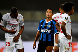 Dàn sao cũ của Manchester United chết lặng khi tuột chức vô địch Europa League