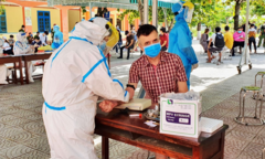 Lấy mẫu xét nghiệm COVID-19 cho toàn bộ người nước ngoài tại Đà Nẵng