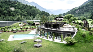 Khách sạn 'quả táo' biệt lập giữa thung lũng ở Italy