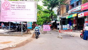 Phát hiện người đi chợ mắc COVID-19, Đà Nẵng đổi thẻ vào chợ