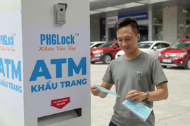 Cây 'ATM khẩu trang' miễn phí giúp người Hà Nội chống COVID-19