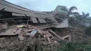 Sập chung cư ở Ấn Độ, 17 người bị thương, 70 người vẫn mắc kẹt