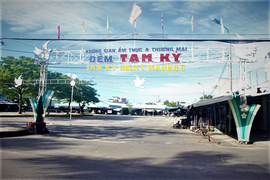 Dỡ lệnh phong tỏa chợ đêm nơi hai mẹ con mắc COVID-19 từng đến