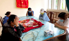 Bất chấp lệnh giãn cách, quý bà lập sòng bạc tại gia